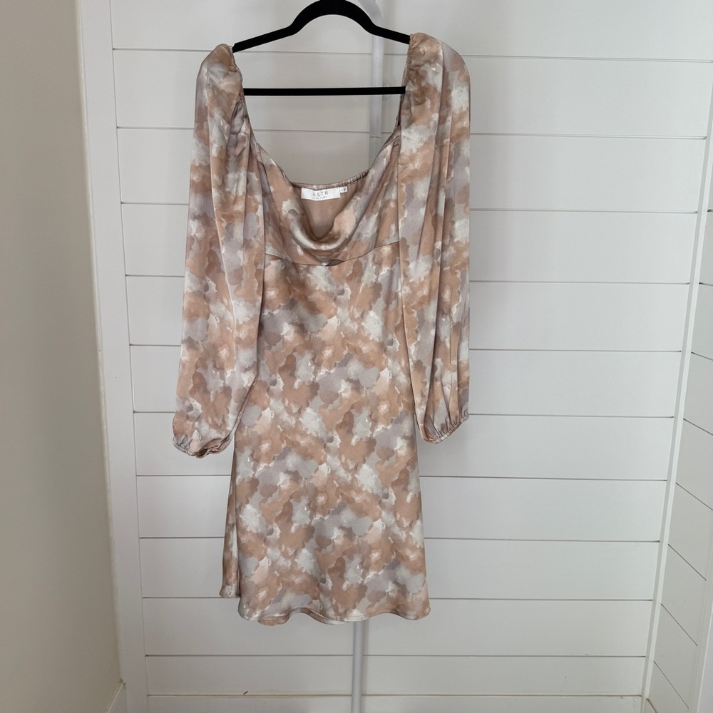 ASTR the label Cream and Tan Long Sleeve Dress - Picture 1 of 6